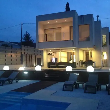 Villa Exclusiva De Lujo Con Piscina Canyelles (Catalonia)