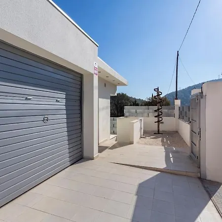 Villa Exclusiva De Lujo Con Piscina Canyelles (Catalonia)