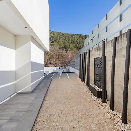 Exclusiva De Lujo Con Piscina Canyelles (Catalonia)