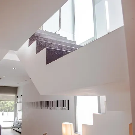 Villa Exclusiva De Lujo Con Piscina Canyelles (Catalonia)